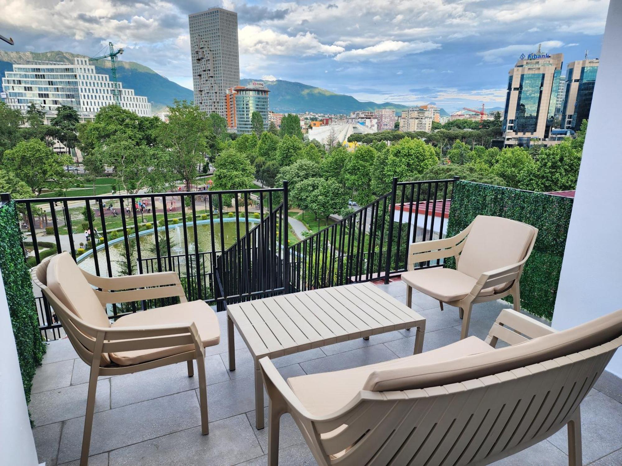 Tirana City Center Penthouse Oasis Ngoại thất bức ảnh