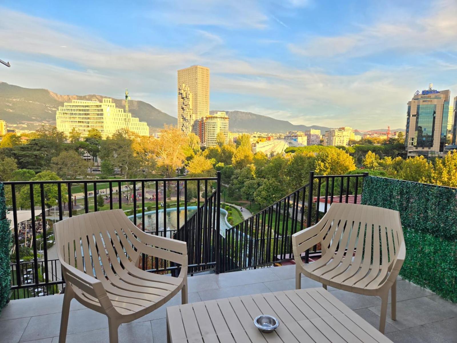 Tirana City Center Penthouse Oasis Ngoại thất bức ảnh